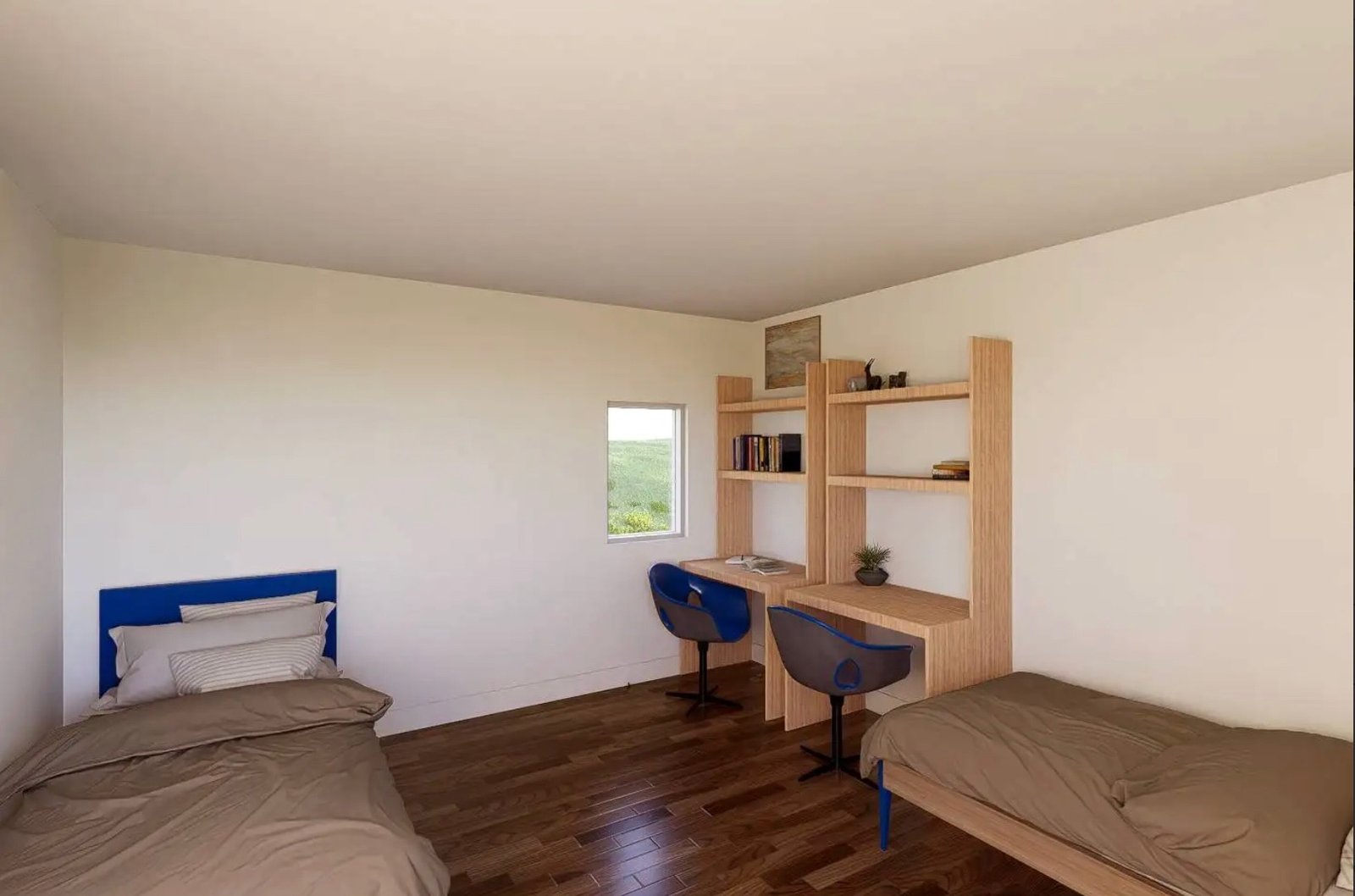 Single room with desk